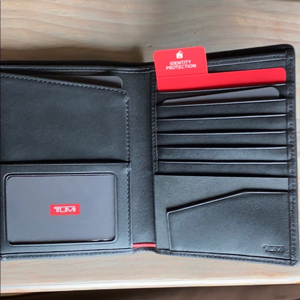TUMI Passport Case 🌍